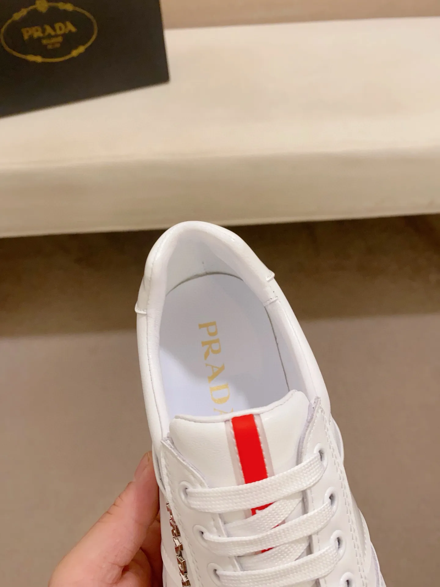 Men's shoes 💰: 440💰 [Prada～Prada] Trendy new models are on the market. Same style as the official website. Counter quality. Original matching. [Strong] [Strong] Selected first-layer cowhide fabric. Comfortable and breathable sheepskin lining, fine workmanship, upper layer made of 100% pure cowhide, original last shape, comfortable on the feet, shoe sizes 38 to 44